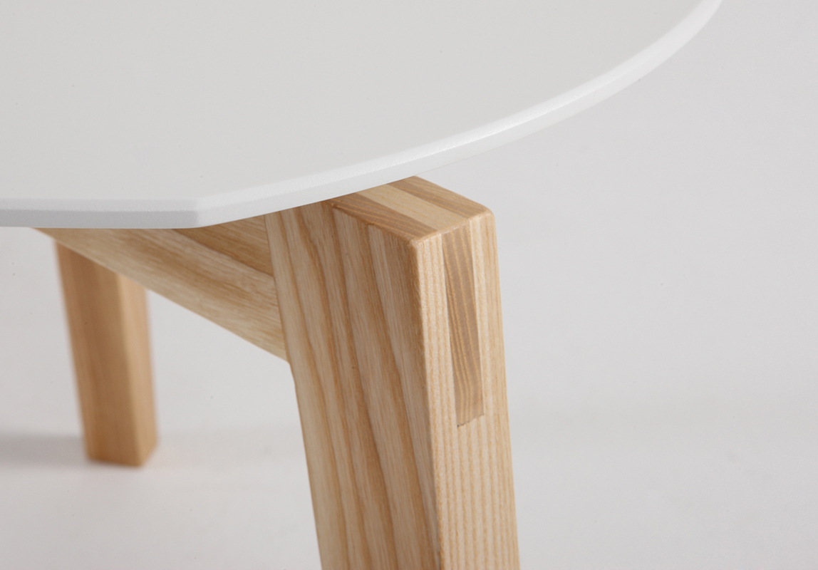 Massivholzmöbel Private Space Tisch aus Esche von Ellenberger Design