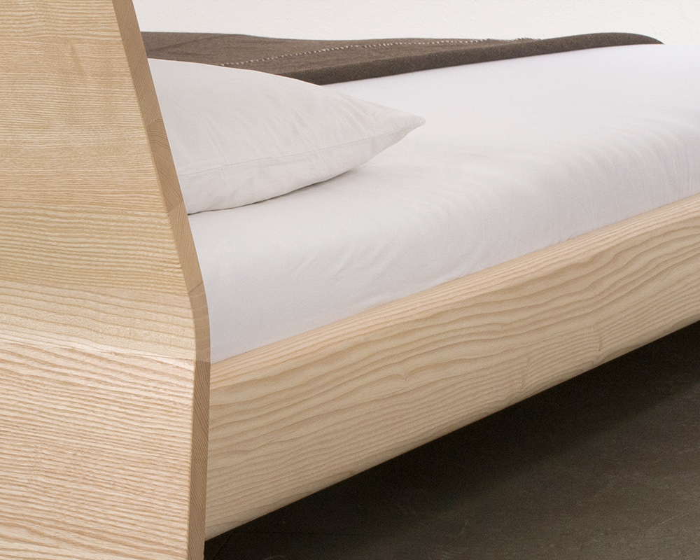 Das nachhaltige Massivholz Private Space Bett von Ellenberger Design