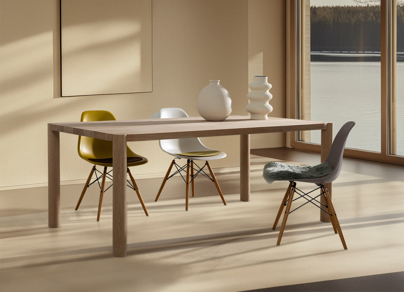 Loop Esstisch aus eiche Massivholz mit Eames Chairs in Wohnzimmer mit Blick auf See