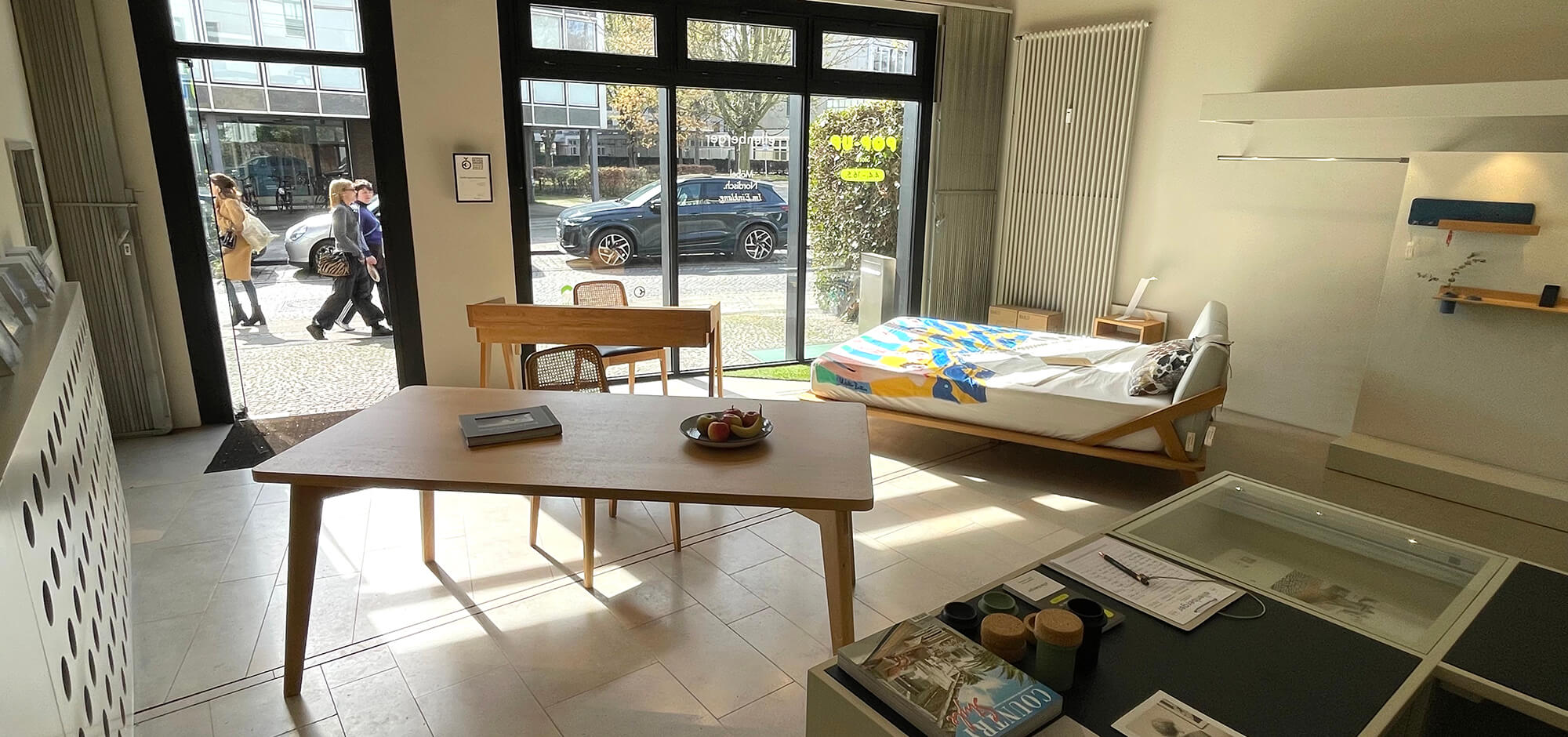 ellenberger Pop-up Store in Fedelhören Bremen mit Nordic Space Bett, Schreibtisch und Esstisch